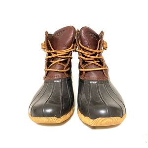 Women’s Size 6 Sperry Saltwater Duck Boot, slightly worn, great condition.